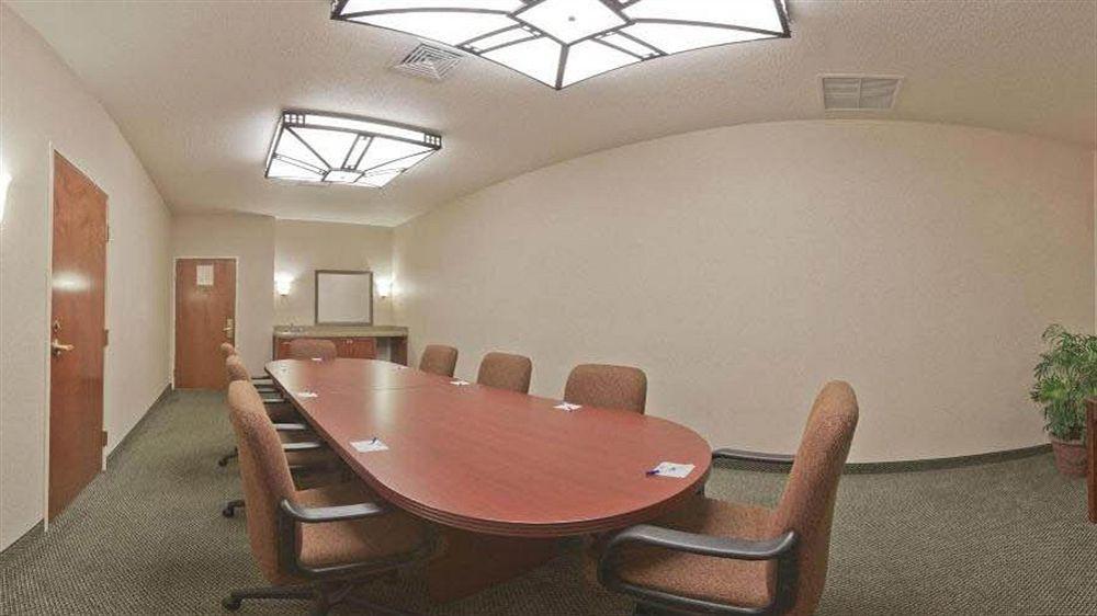Holiday Inn Express Milwaukee N- Brown Deer/Mequon Екстериор снимка